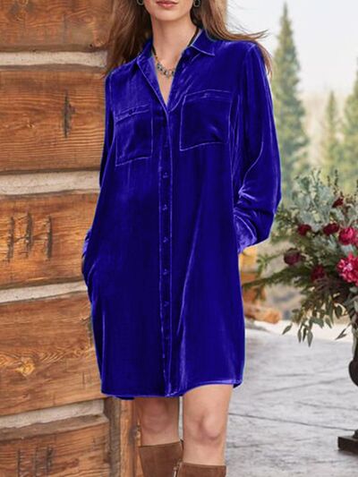 Robe longue aux genoux avec manches longues et boutonnage haut-bas