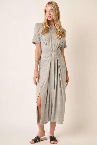 Robe courte à fentes latérales et col rond Mittoshop