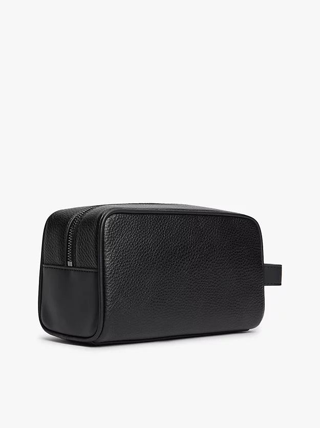 Metal Logo Pebble Grain Washbag