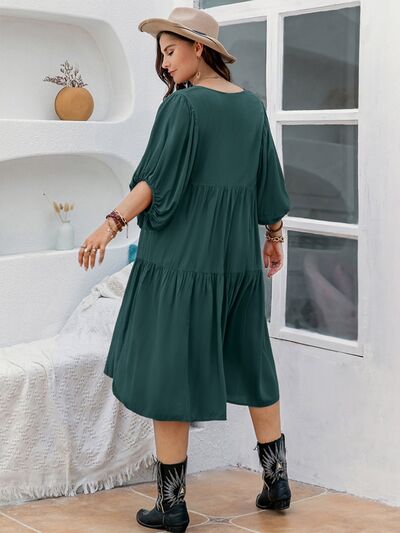 Robe midi grande taille à col lavallière et manches ballon
