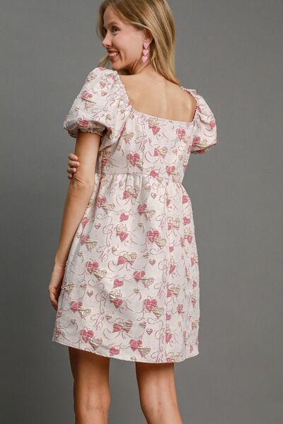 Umgee Herz-Jacquard-Minikleid mit eckigem Ausschnitt und Puffärmeln