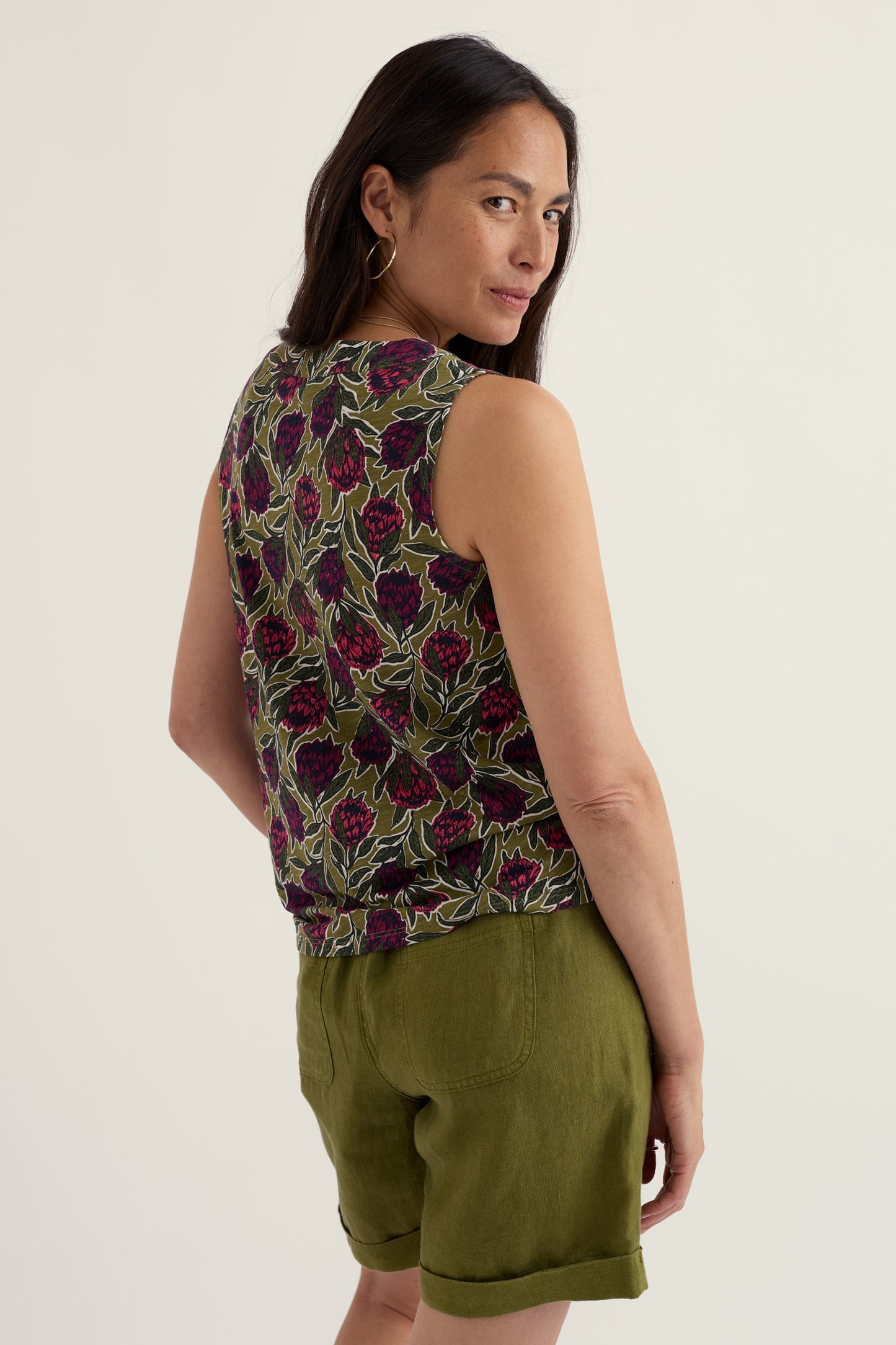 Achilla V-neck Vest