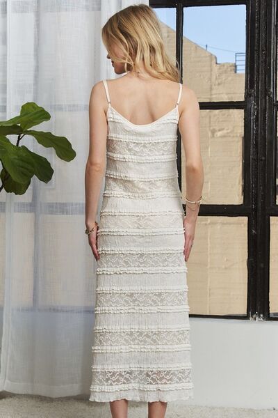 Robe nuisette mi-longue en dentelle et col rond ADORA
