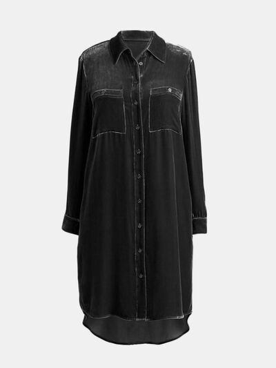 Robe longue aux genoux avec manches longues et boutonnage haut-bas