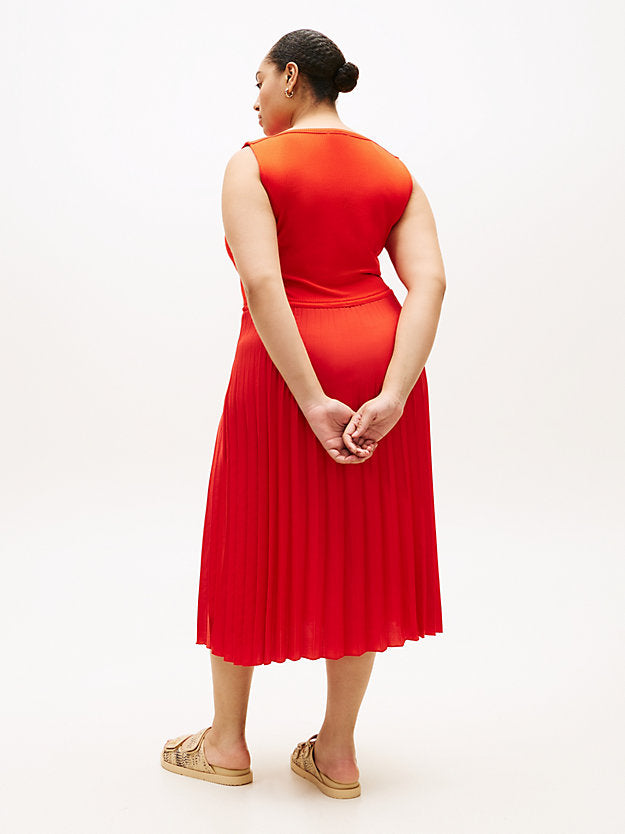 Curve Pleated Sleeveless Slim Midi Dress