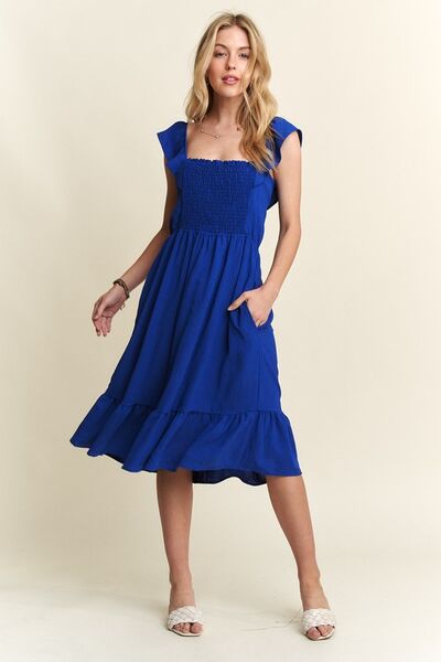 Robe à manches courtes volantées et encolure carrée smockée Adora